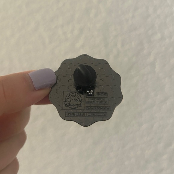 Mickey Mouse Disney Pride Collection 2024 Rainbow Pin (Limited Edition)- NEW - Picture 7 of 13